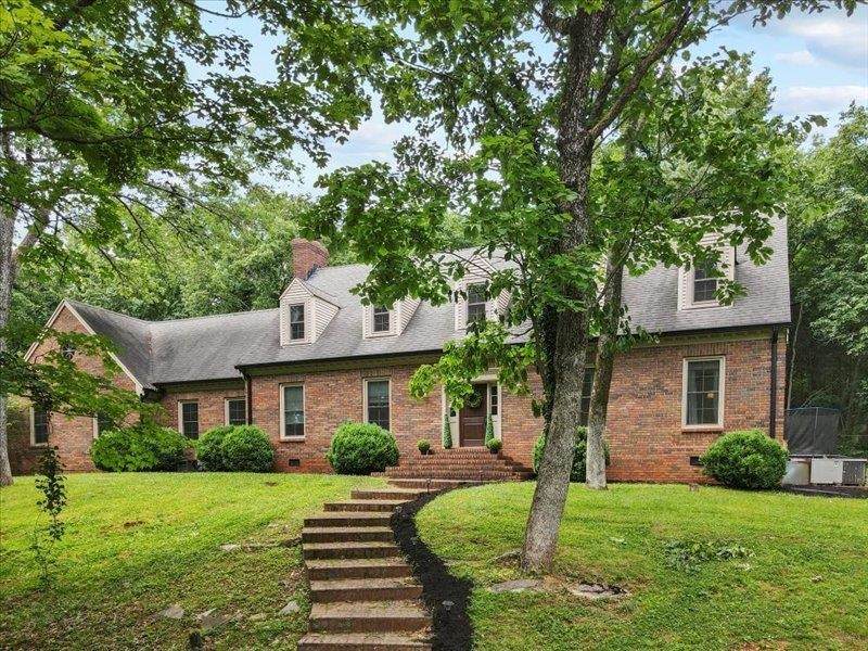 520 Hillwood Drive - Photo 1