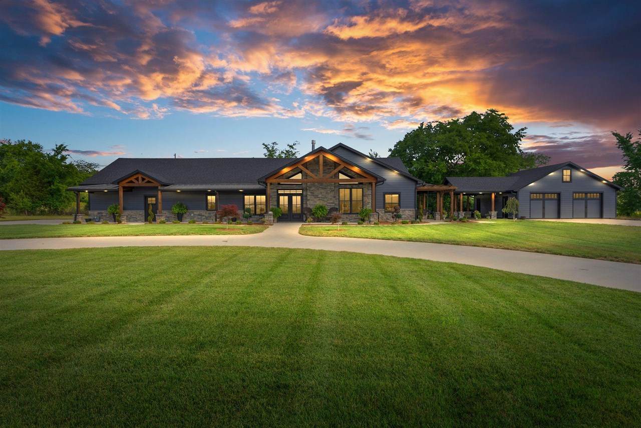 201 Thoroughbred Lane - Photo 1