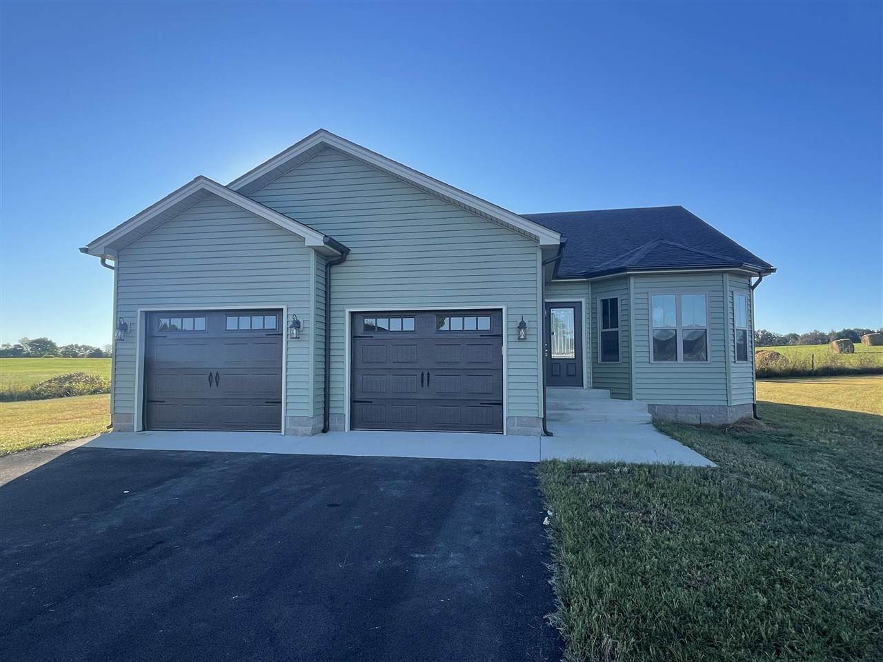 117 Garden Way - Photo 1
