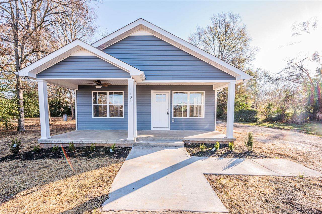 404 Railroad Street - Photo 1