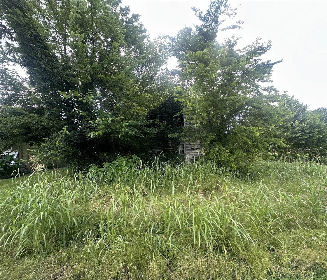 587 6th Street - Photo 1