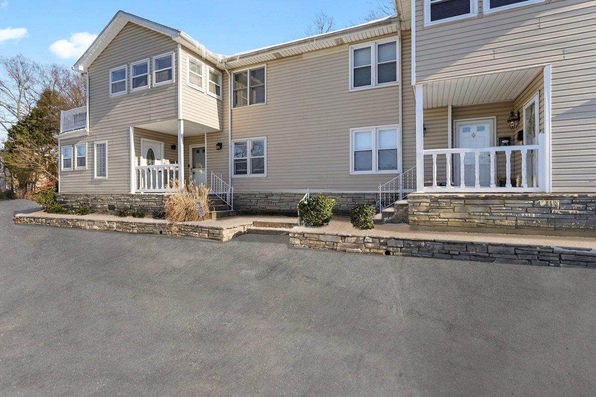 562 Main Avenue - Photo 1