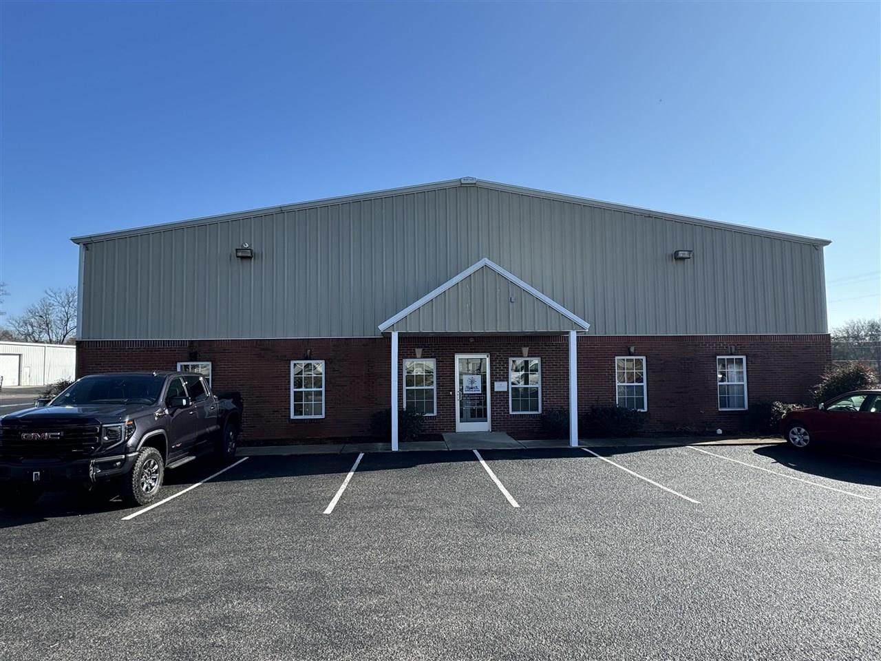 141 Vanderbilt Court - Photo 1