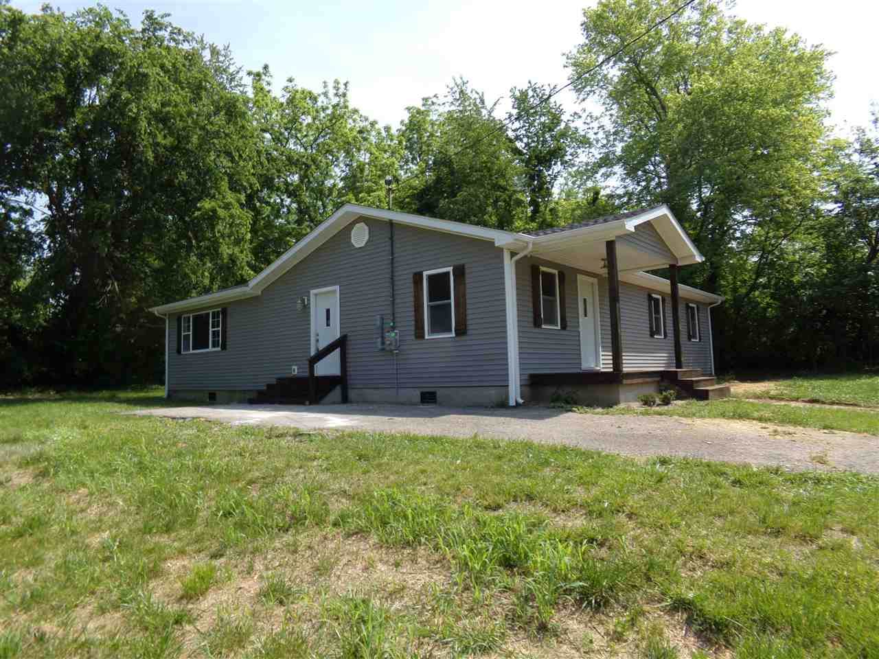 405 E Lake St - Photo 1
