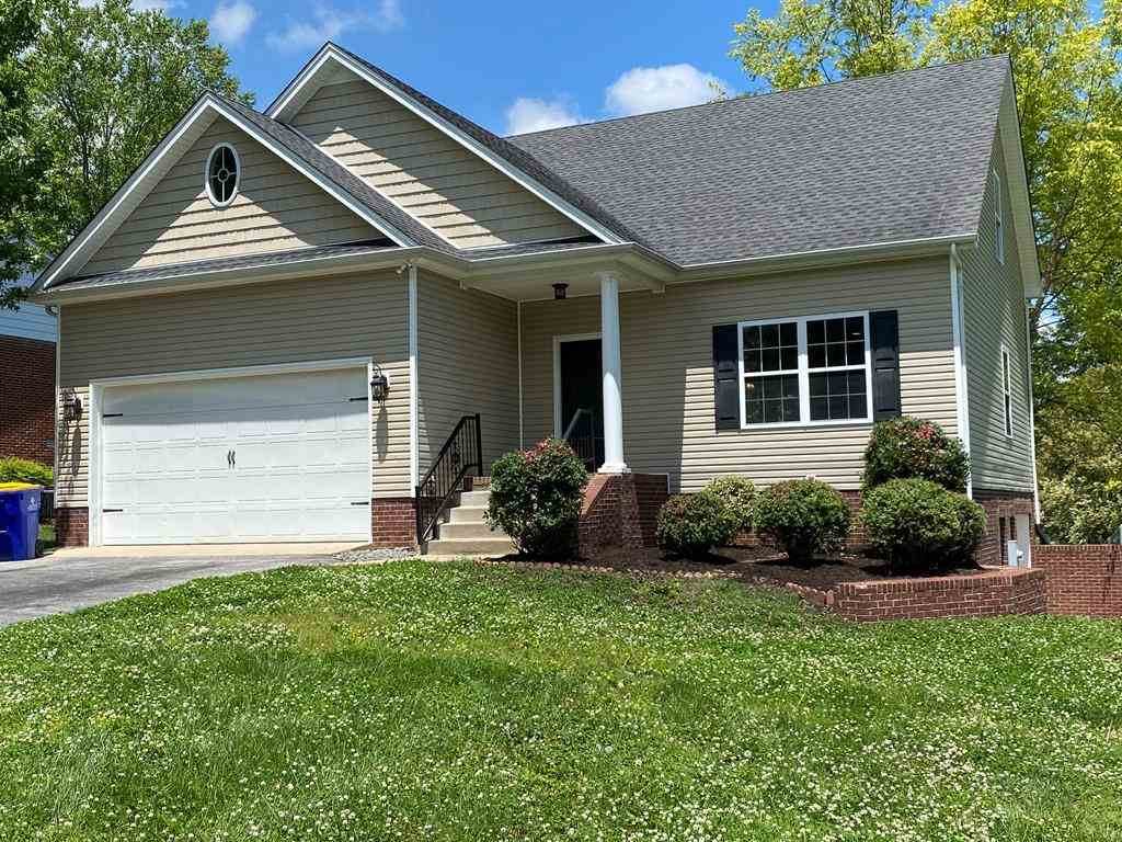 1584 Canterbury Way - Photo 1