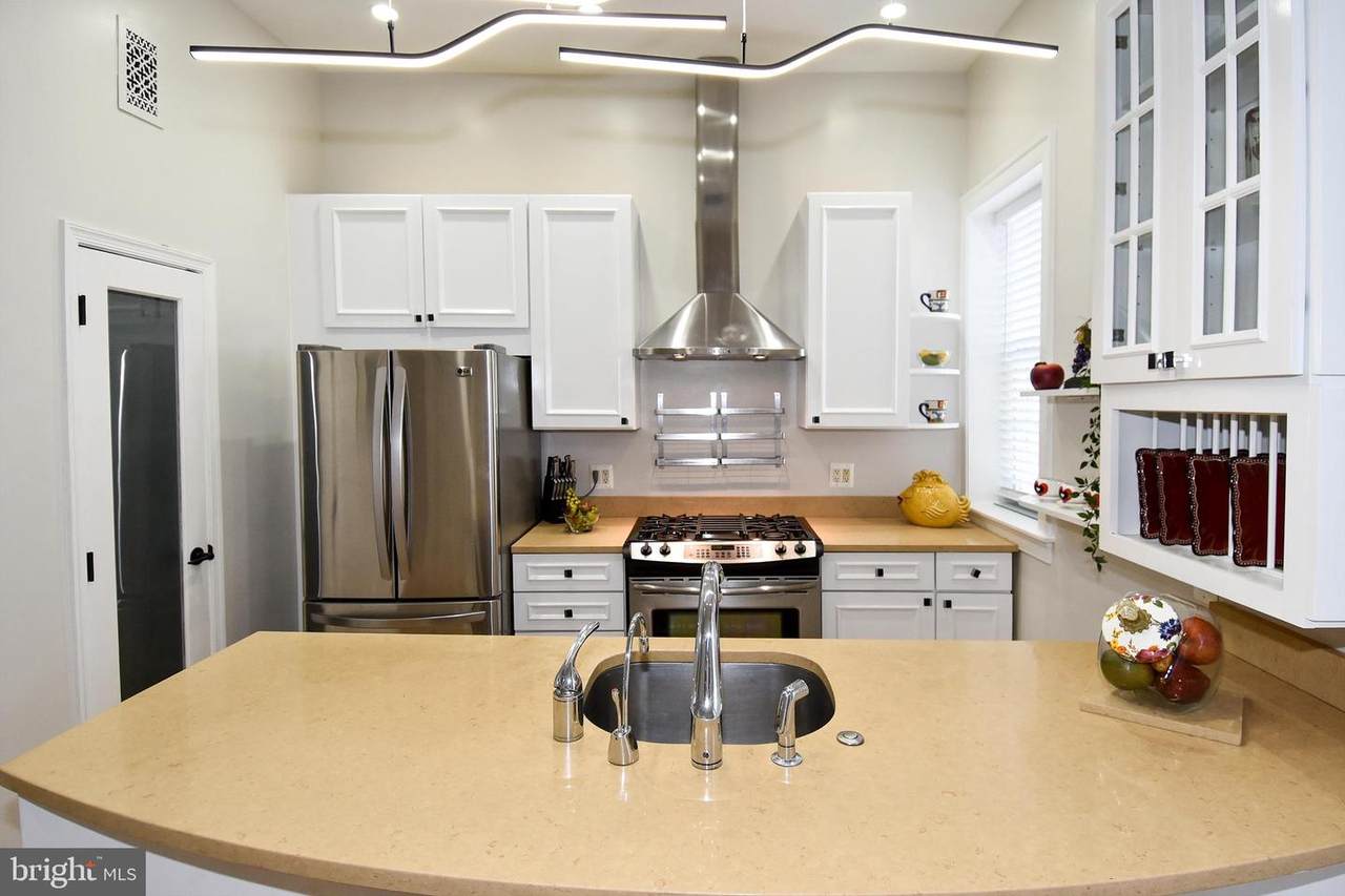 2433 H Street - Photo 1