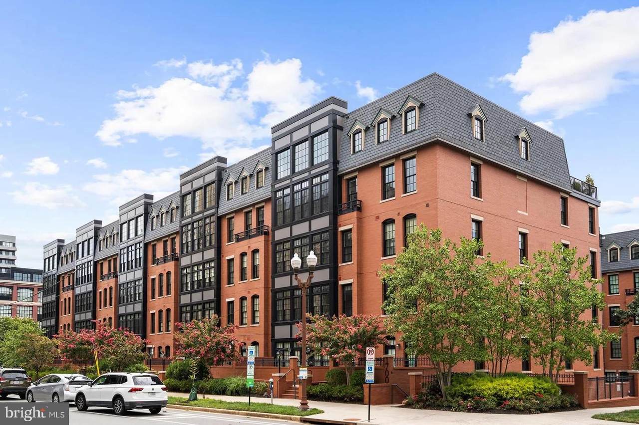 1700 Clarendon Boulevard - Photo 1