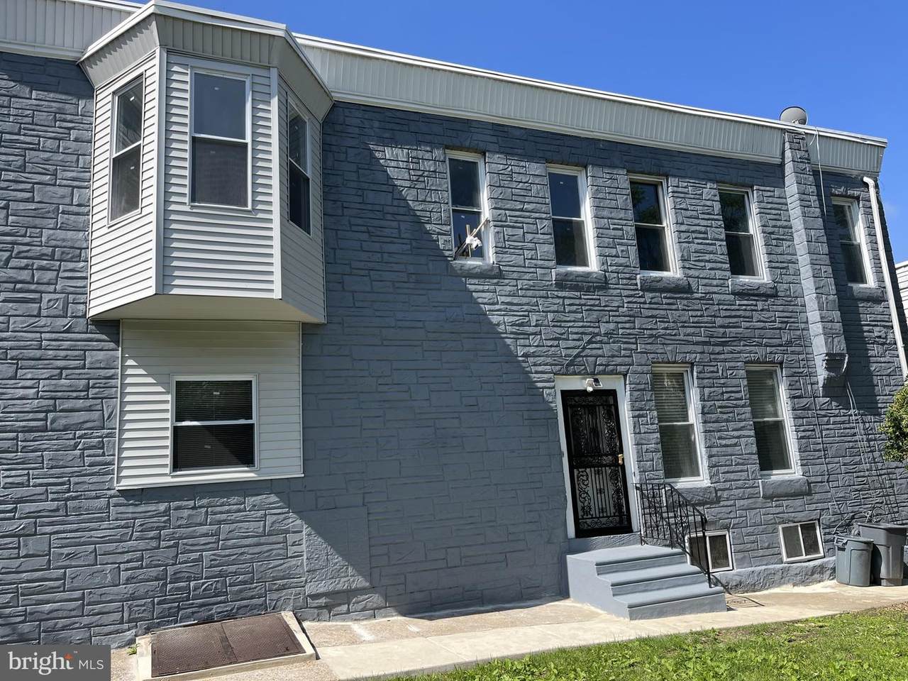 1760 Lindenwood Street - Photo 1