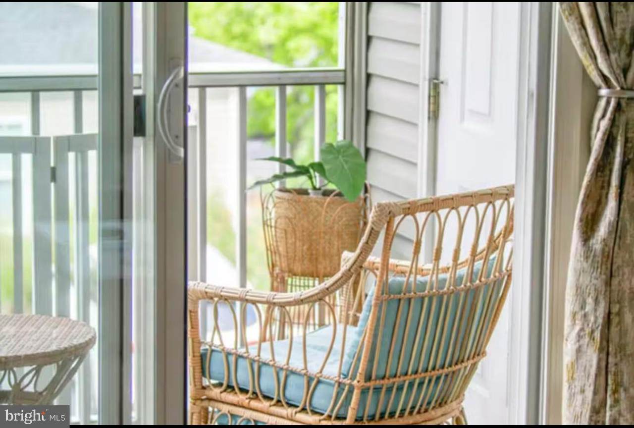 https://bt-photos.global.ssl.fastly.net/brightmls/1280_boomver_13_804900366182-2.jpg