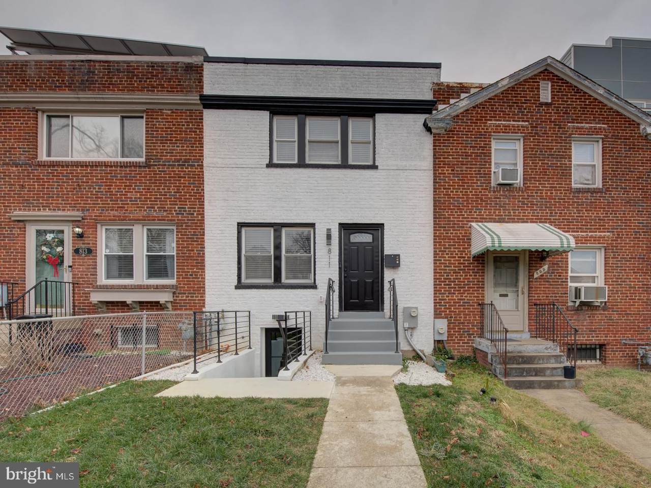 811 20TH Street - Photo 1