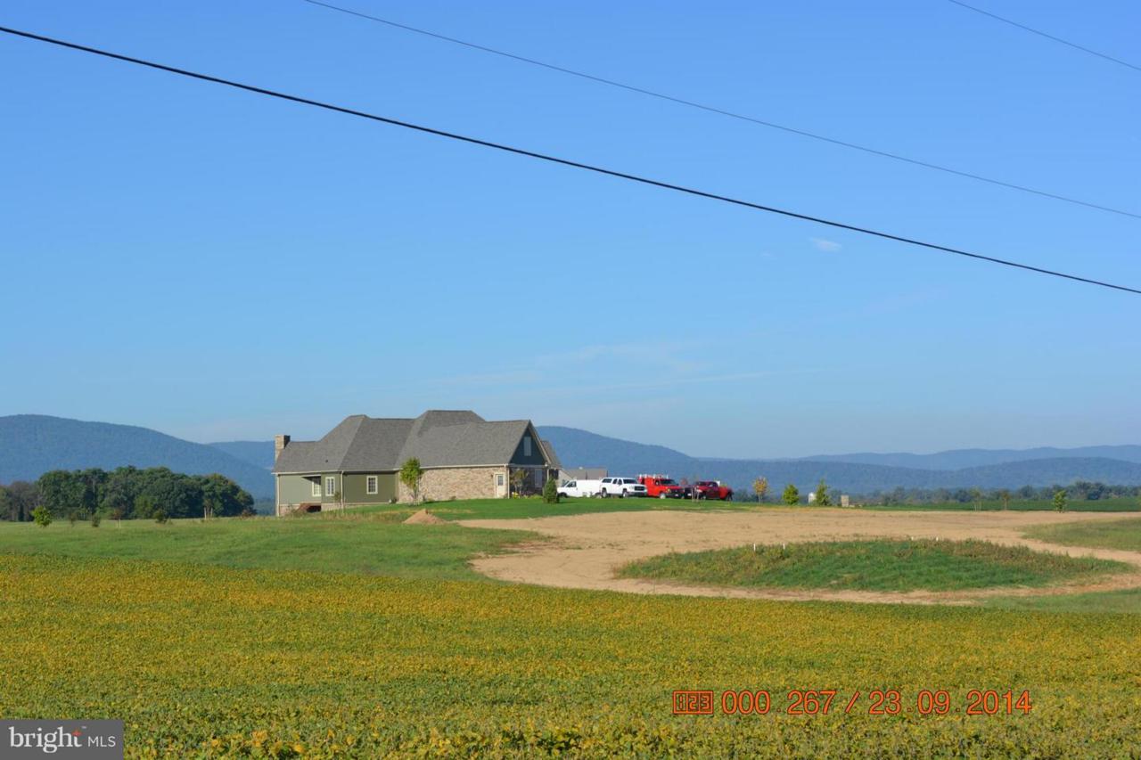 Long Road - Photo 1