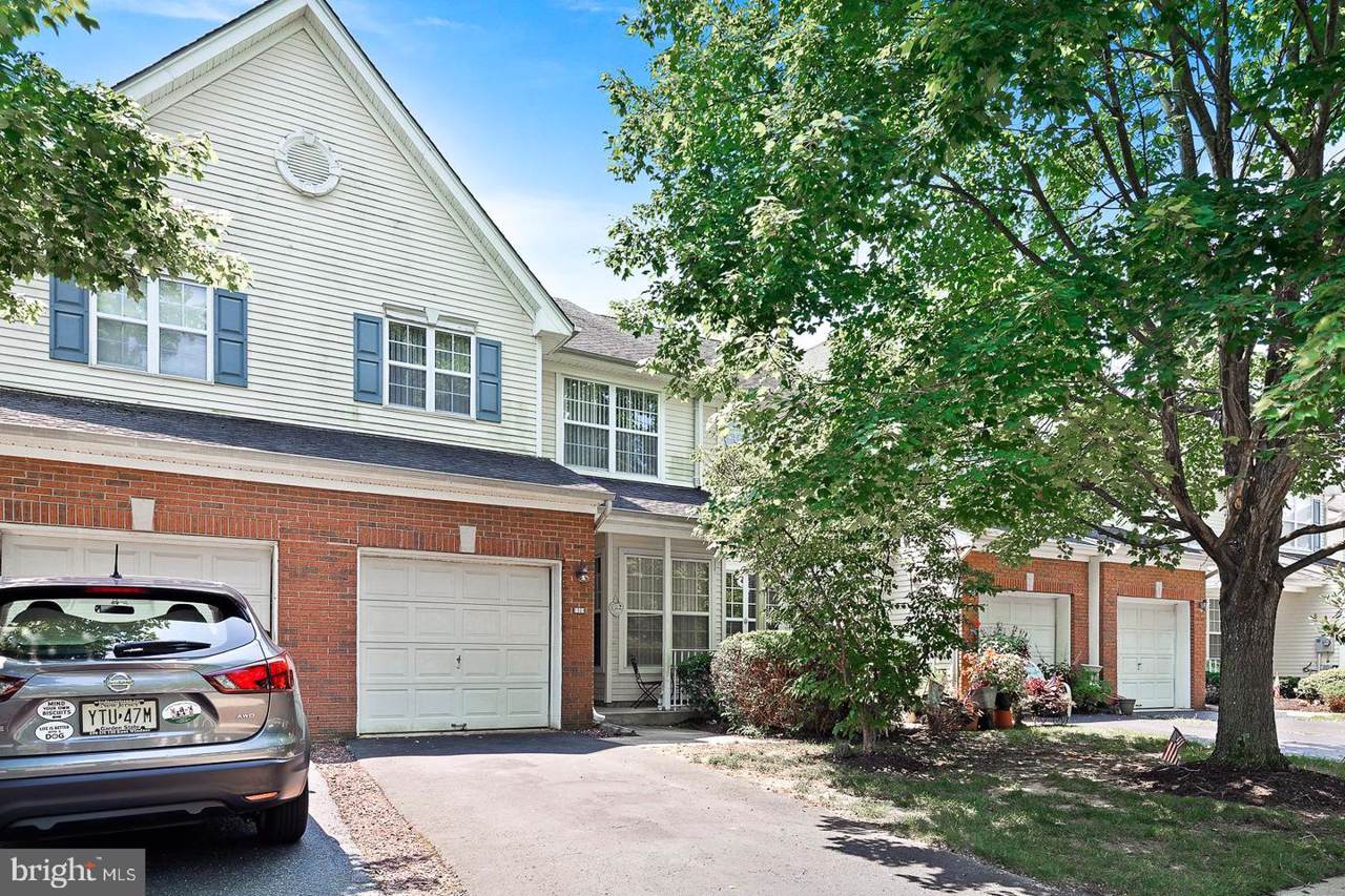 32 Chatham Court - Photo 1