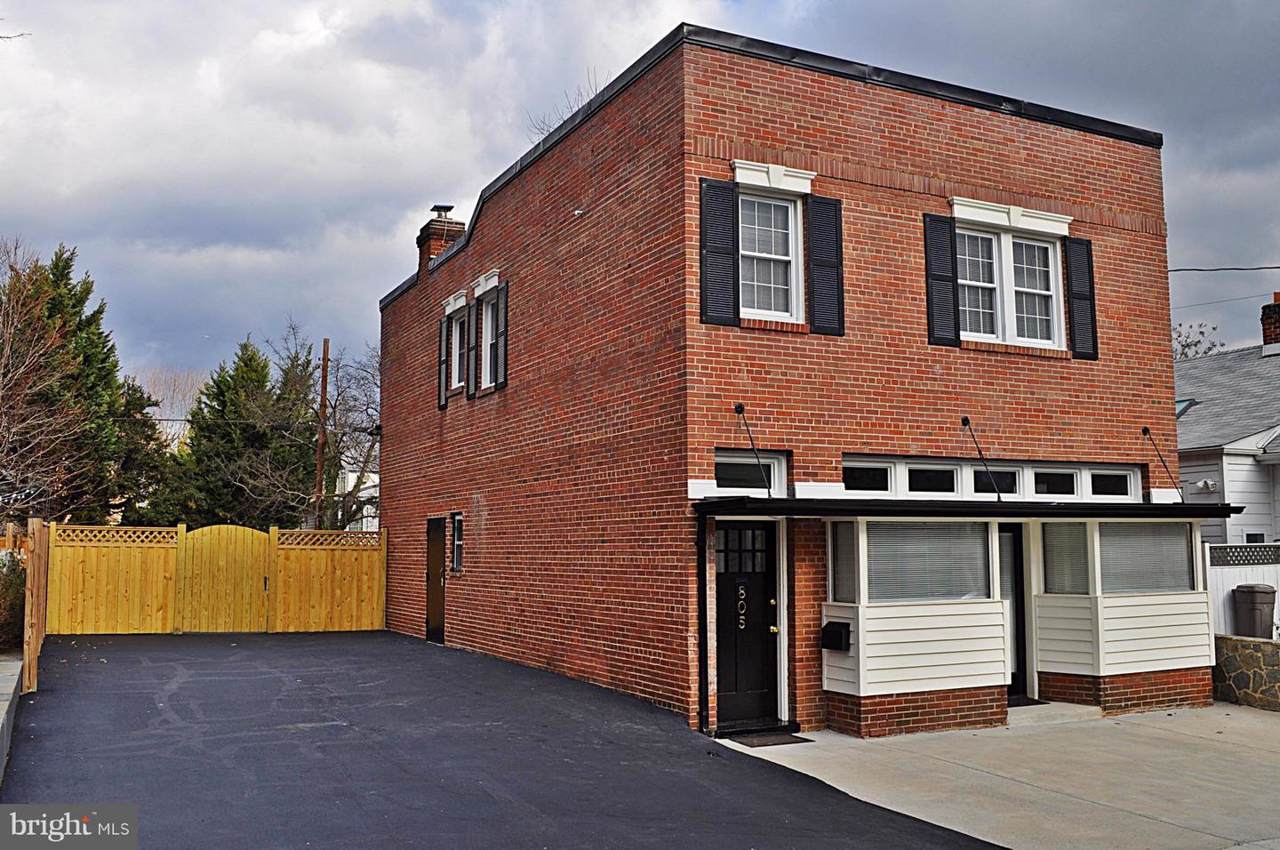 805 20TH Street - Photo 1