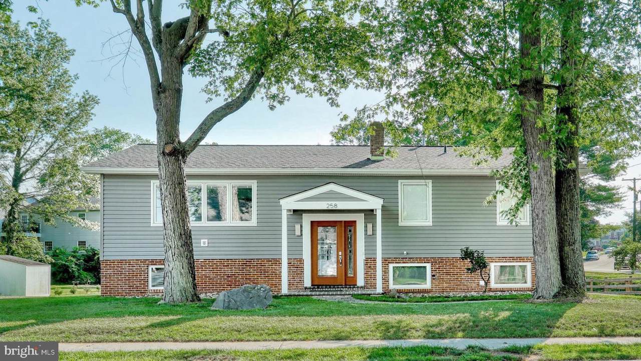 258 4TH Street - Photo 1