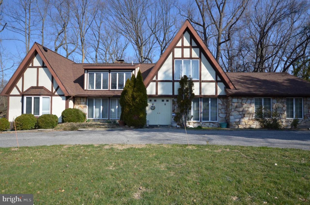 854 Coachway - Photo 1
