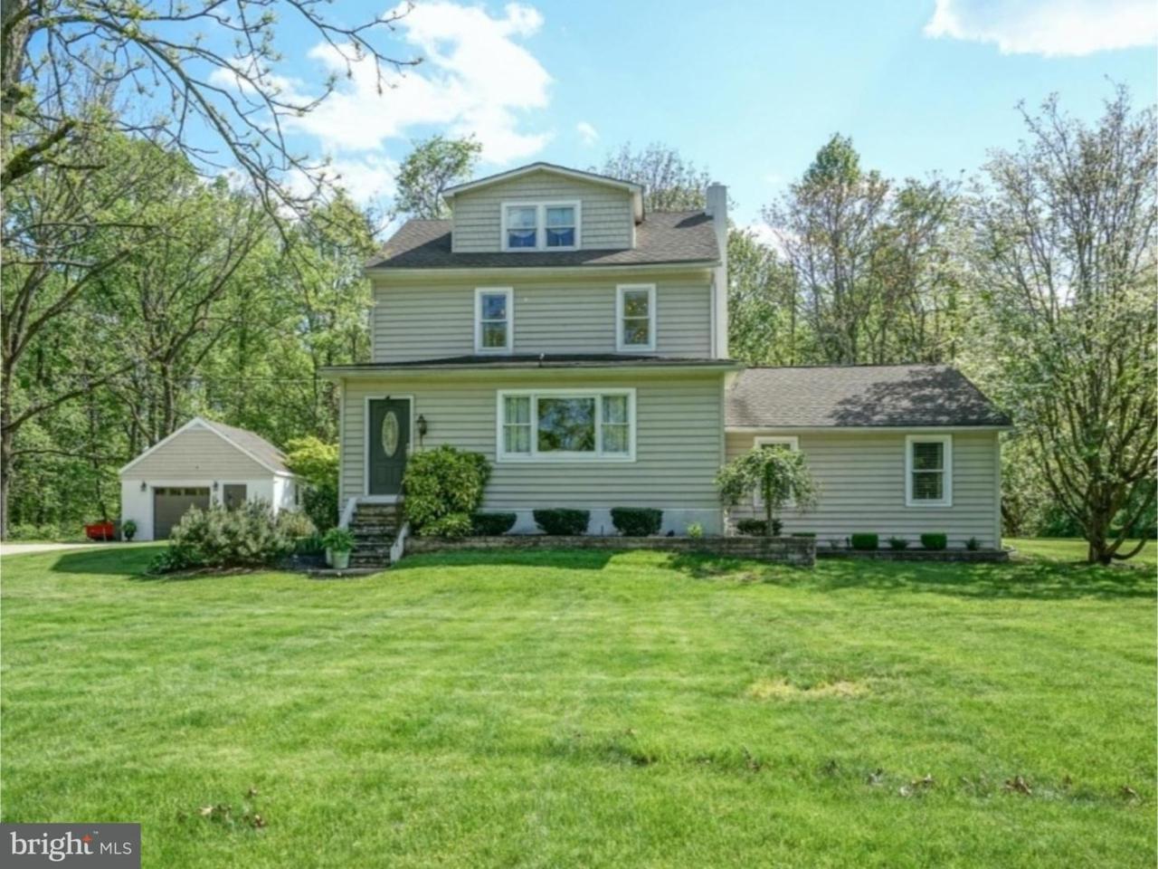 562 Chestnut Avenue - Photo 1