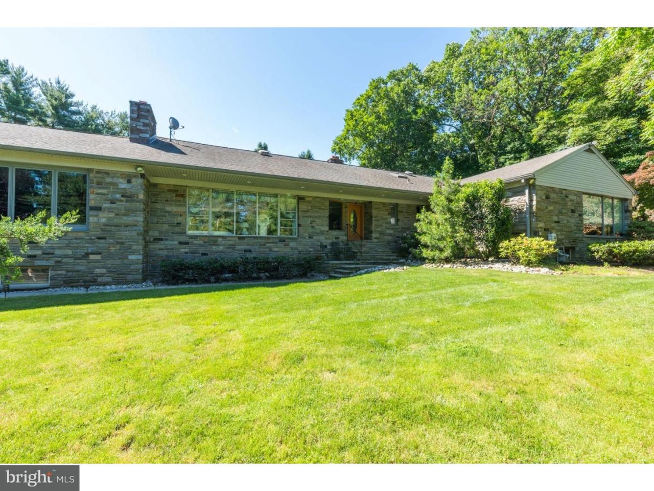 145 Lakeview Drive - Photo 1