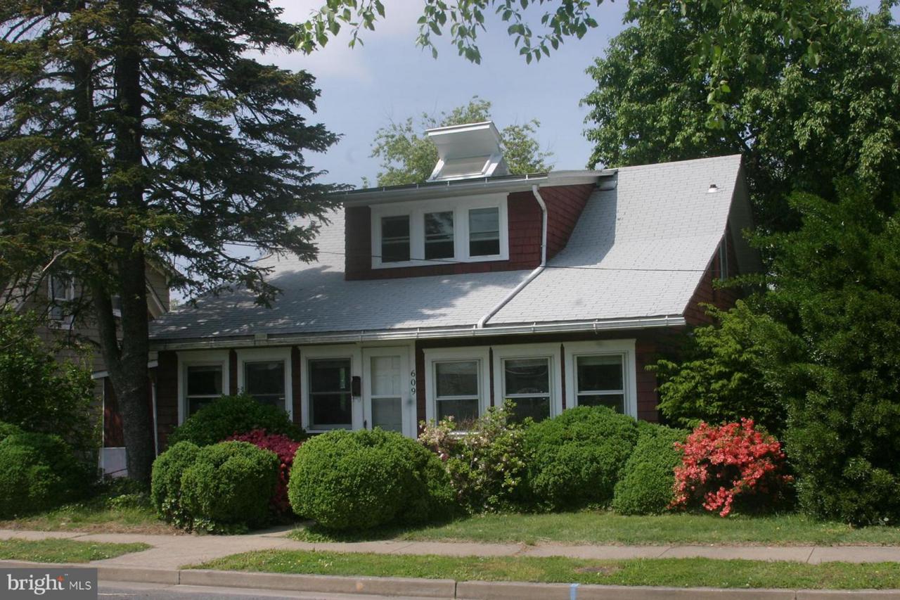 609 South Street - Photo 1