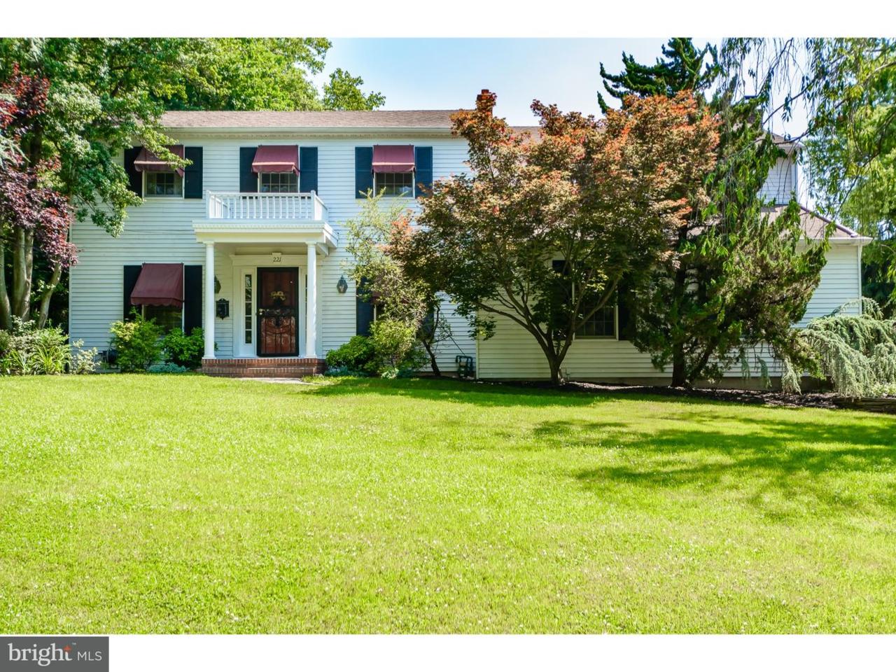 221 Colonial Avenue - Photo 1