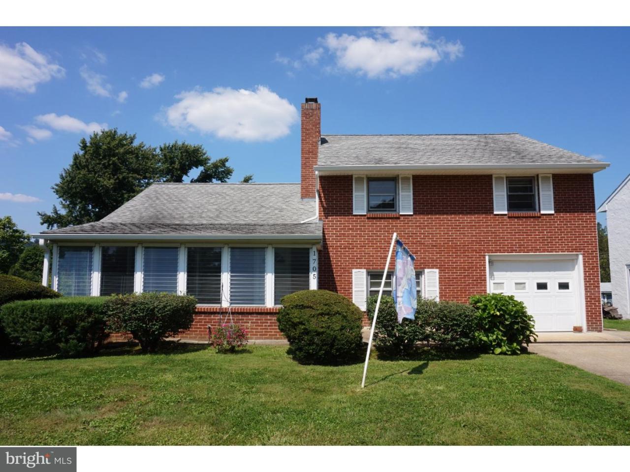 1705 Stirling Street - Photo 1