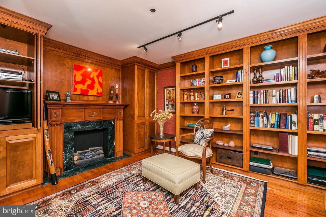 100 Harborview Drive - Photo 1