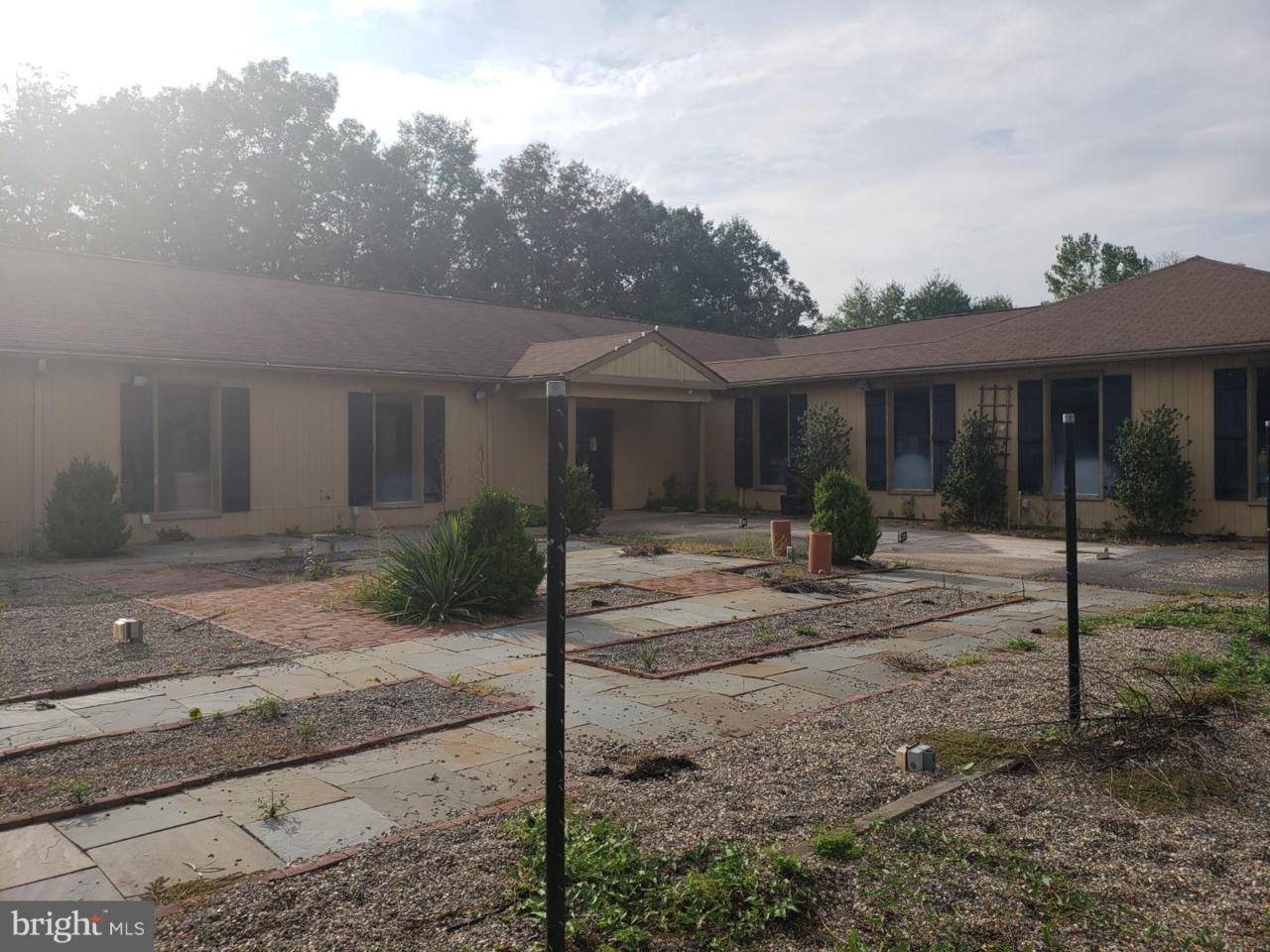 1300 West End Boulevard - Photo 1