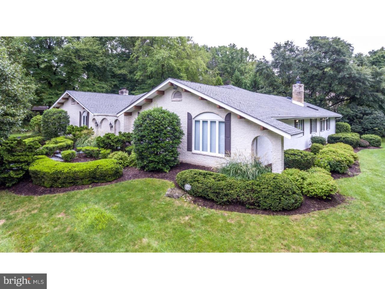 127 Executive Drive - Photo 1