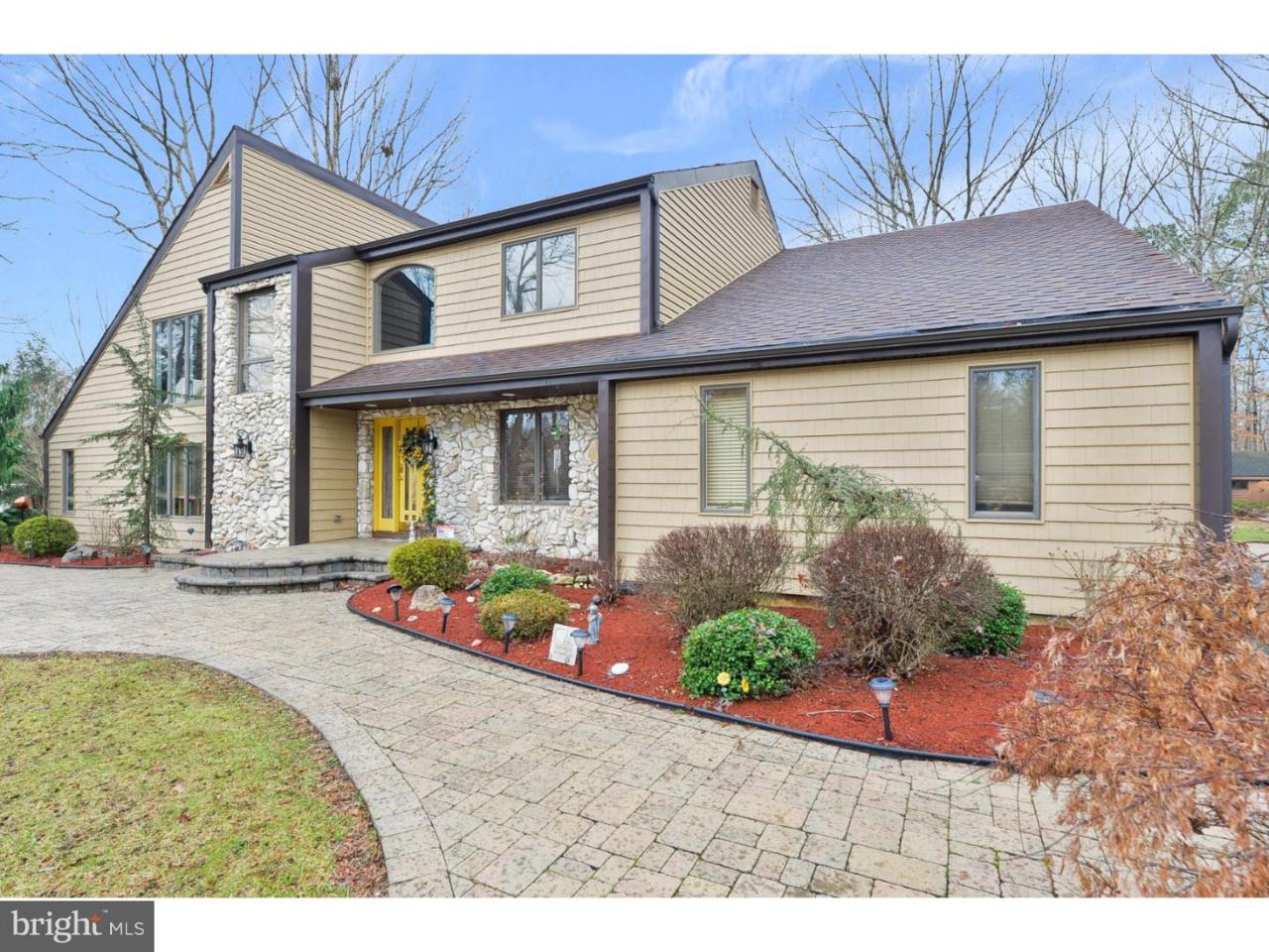 229 Maple Terrace - Photo 1