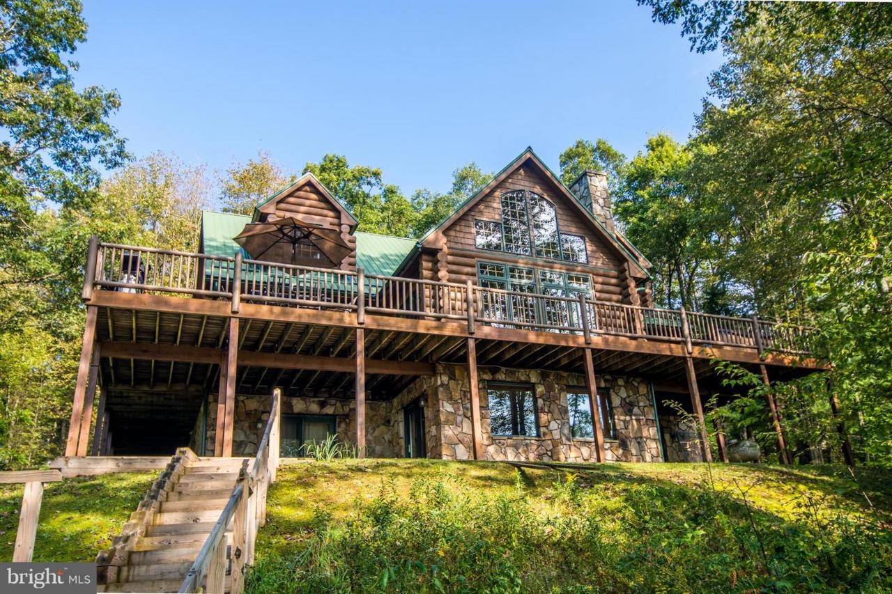 425 Hines Drive - Photo 1