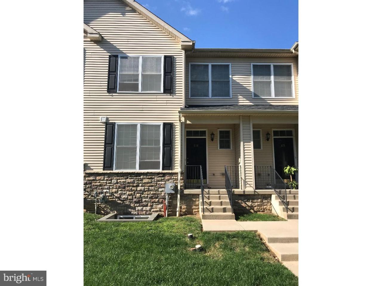 634 Brentwood Court - Photo 1