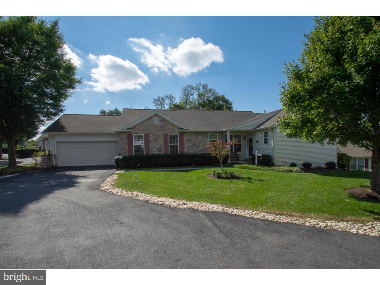 1900 Hunters Circle - Photo 1