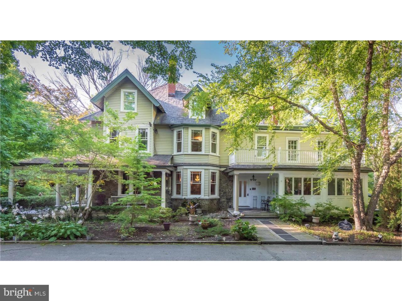 211 Strafford Avenue - Photo 1