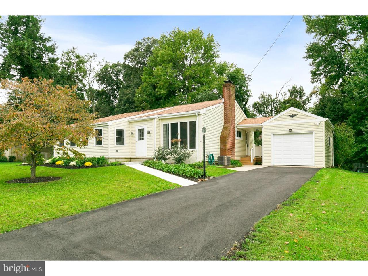 633 Devon Avenue - Photo 1