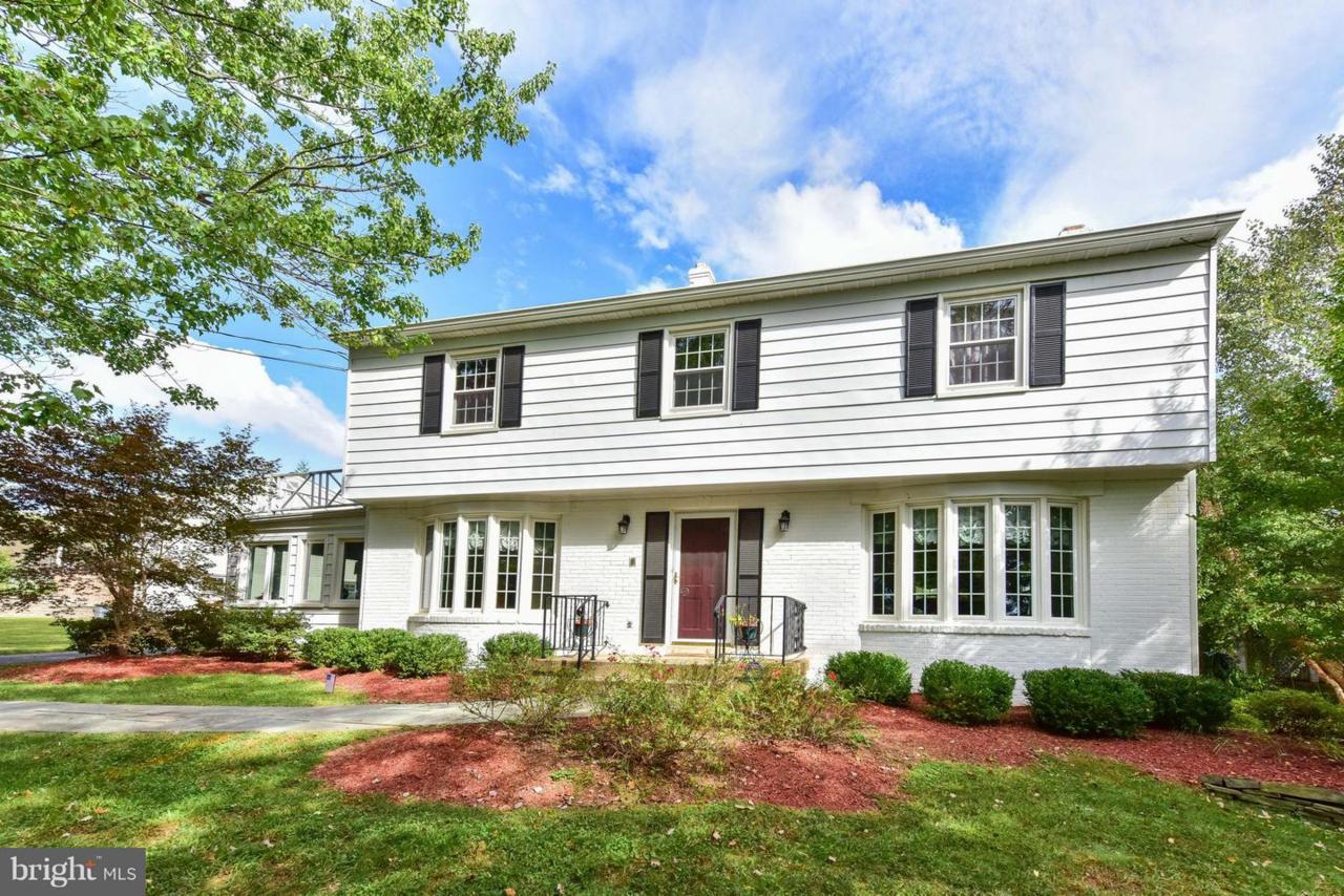 1007 Westbriar Drive - Photo 1