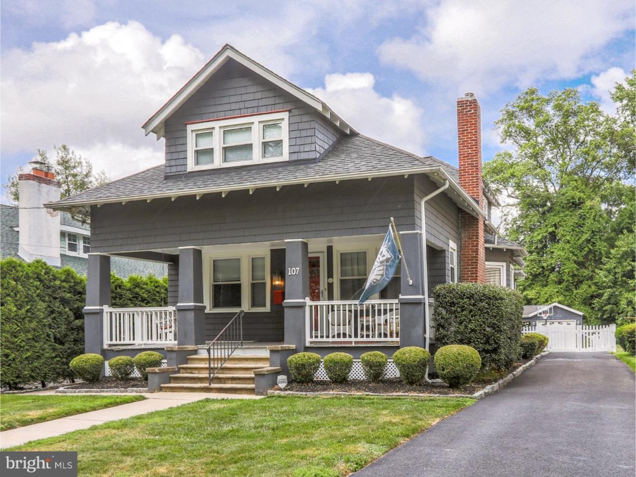 107 10TH Avenue - Photo 1
