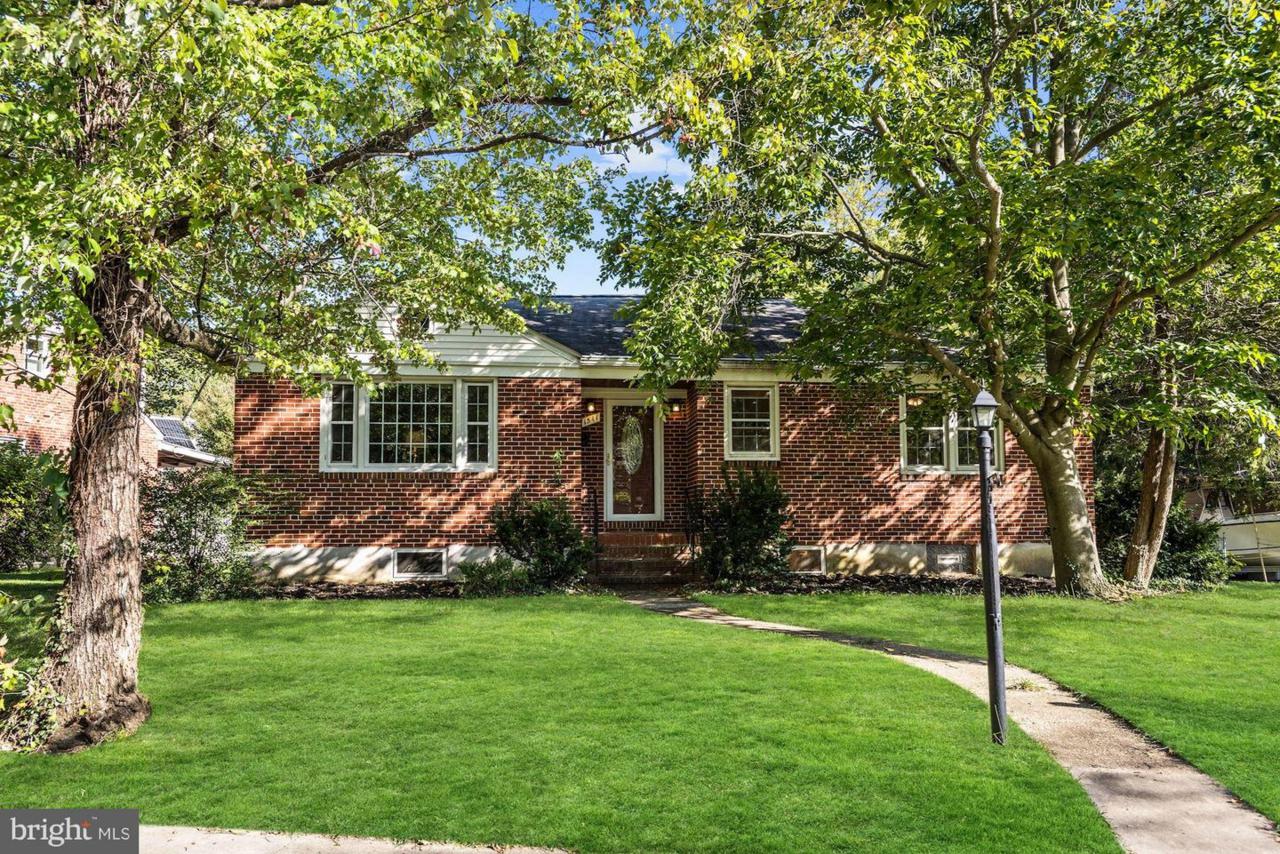 1511 Midvale Avenue - Photo 1