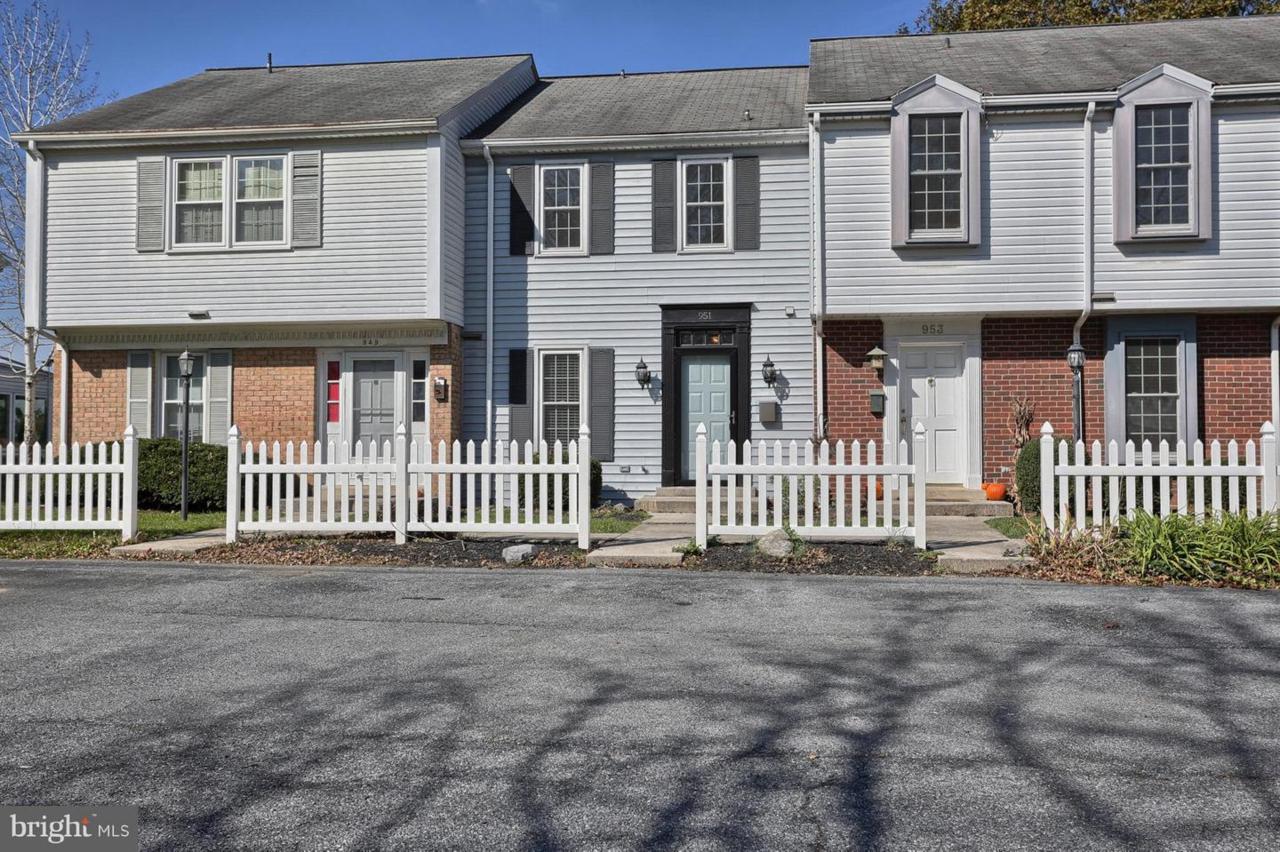 951 Maple Street - Photo 1