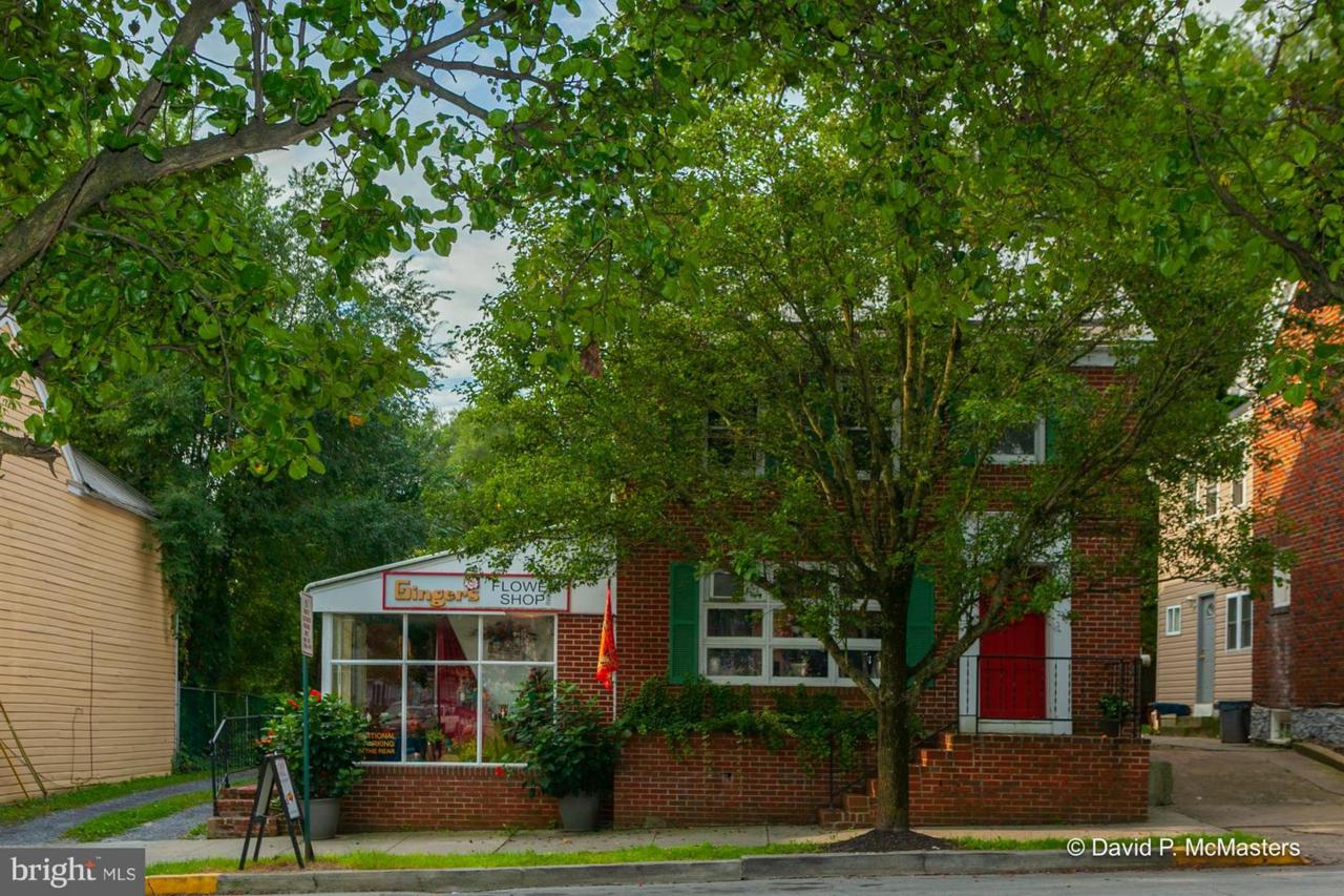317 W. Race Street - Photo 1