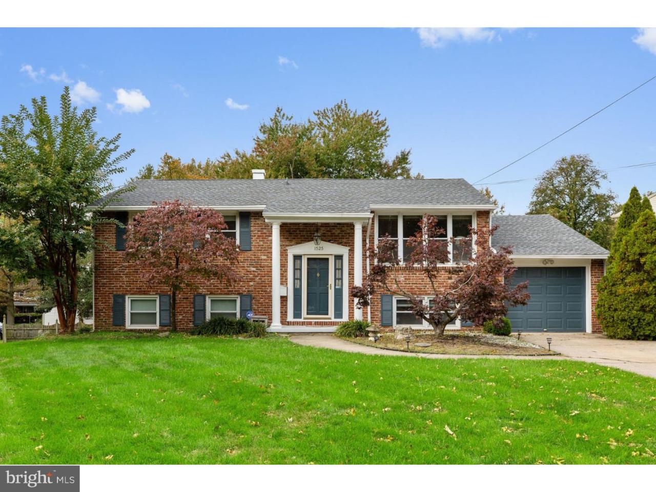 1525 Hillside Drive - Photo 1