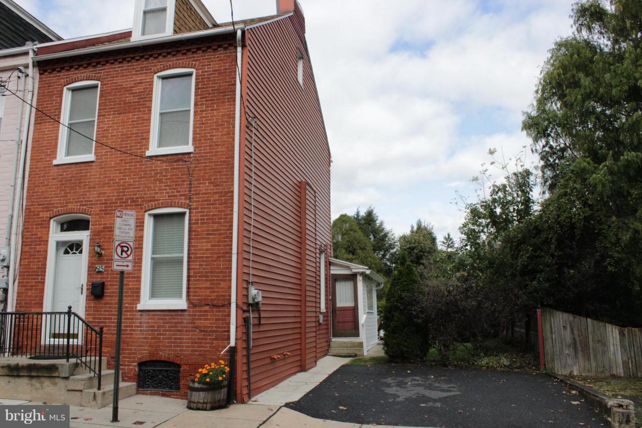 615 Marion Street - Photo 1