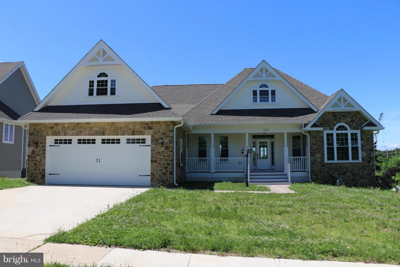 312 Linden Drive - Photo 1