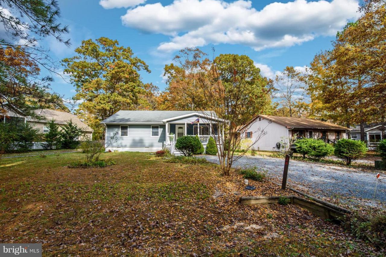 28 Sandyhook Road - Photo 1