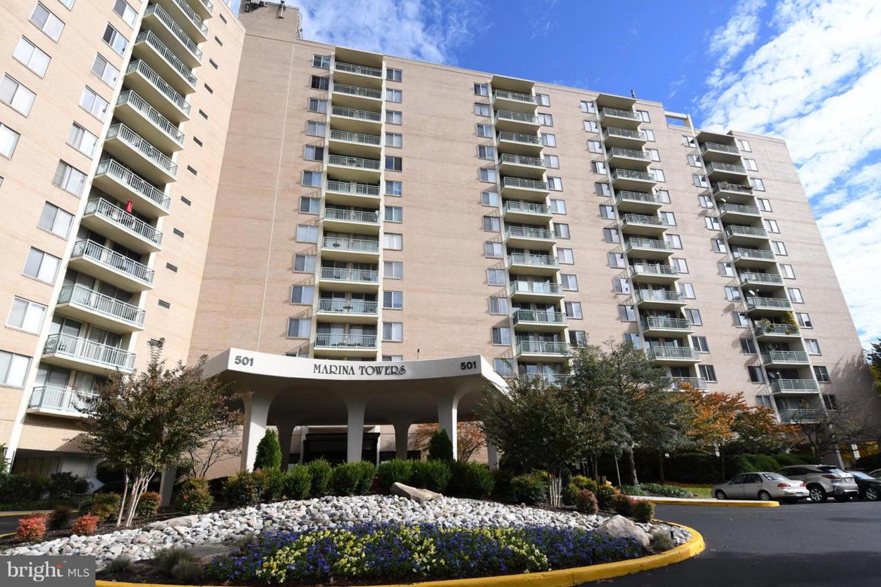 501 Slaters Lane - Photo 1
