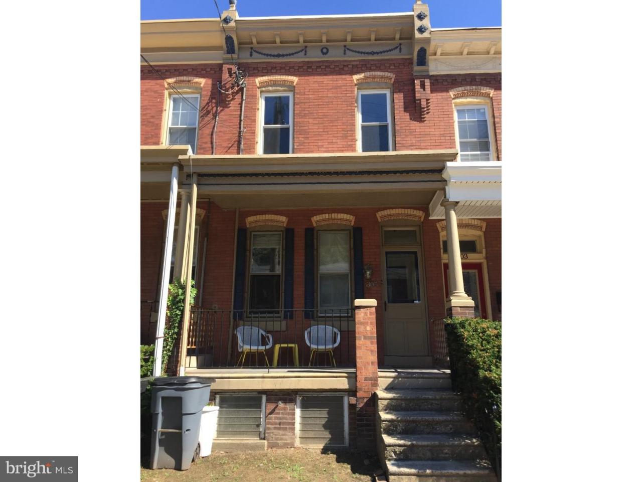 305 Leverington Avenue - Photo 1