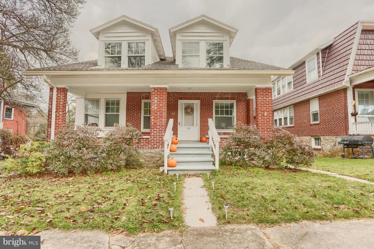 527 25TH Street - Photo 1