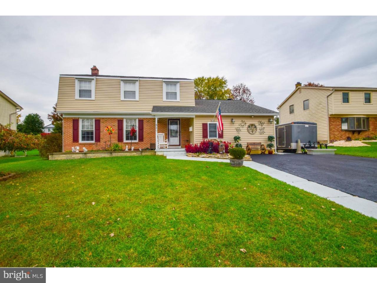 829 Wessex Lane - Photo 1