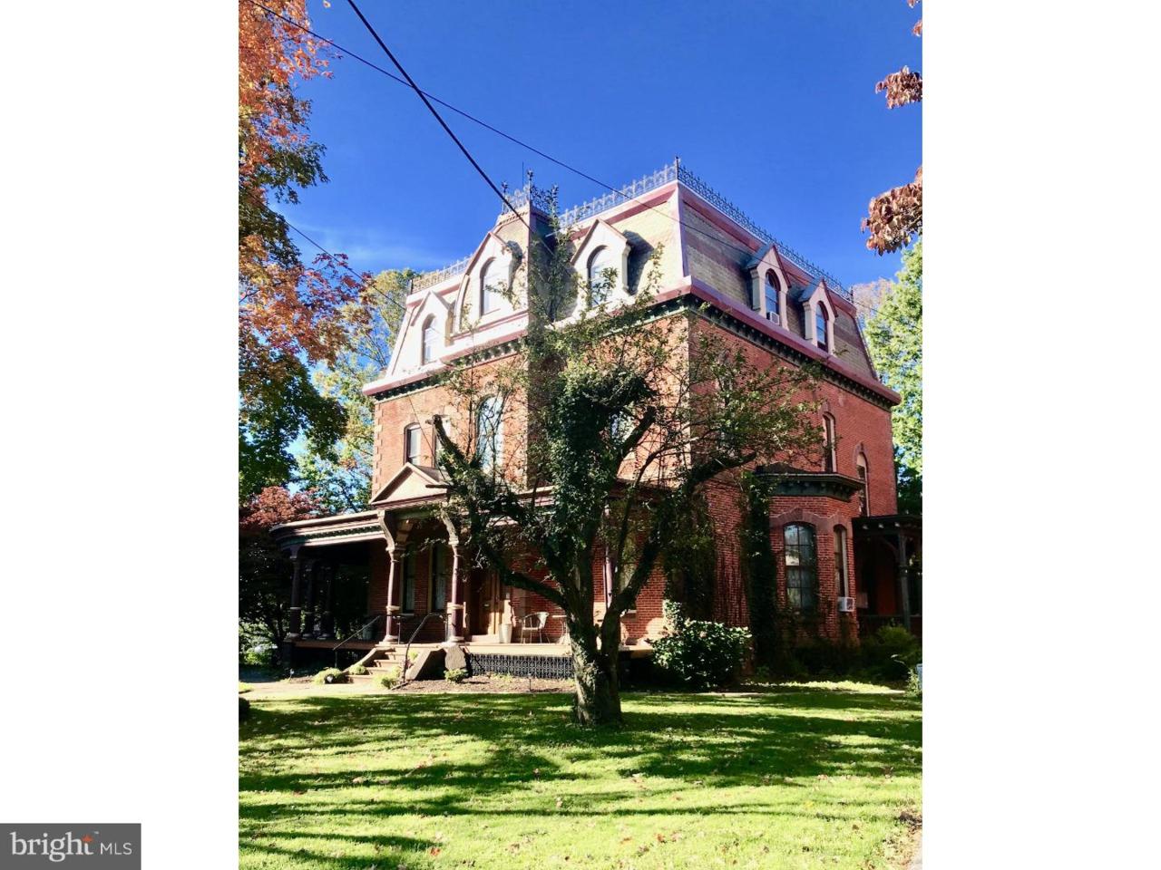 620 Centre Avenue - Photo 1