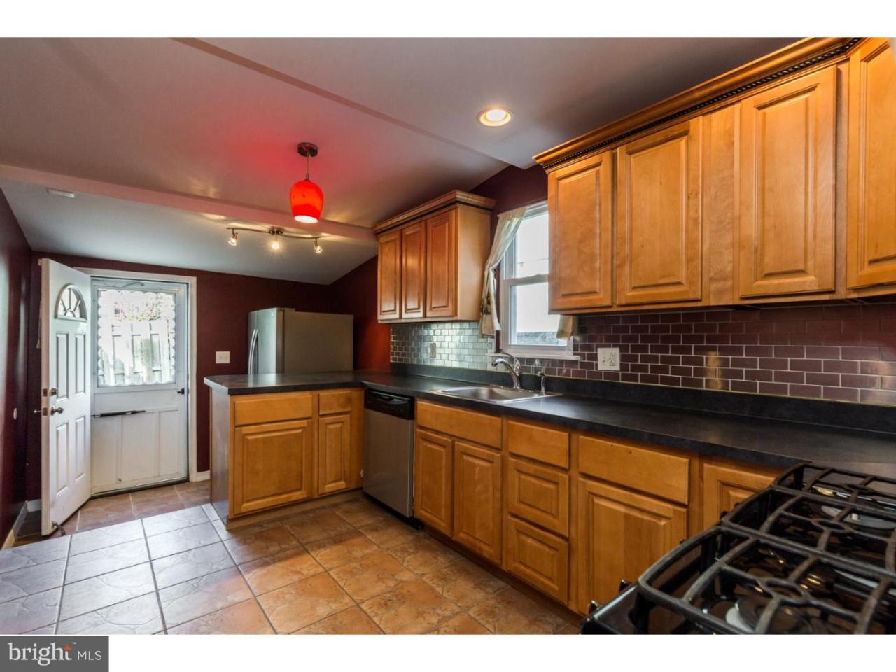 2330 Thompson Street - Photo 1