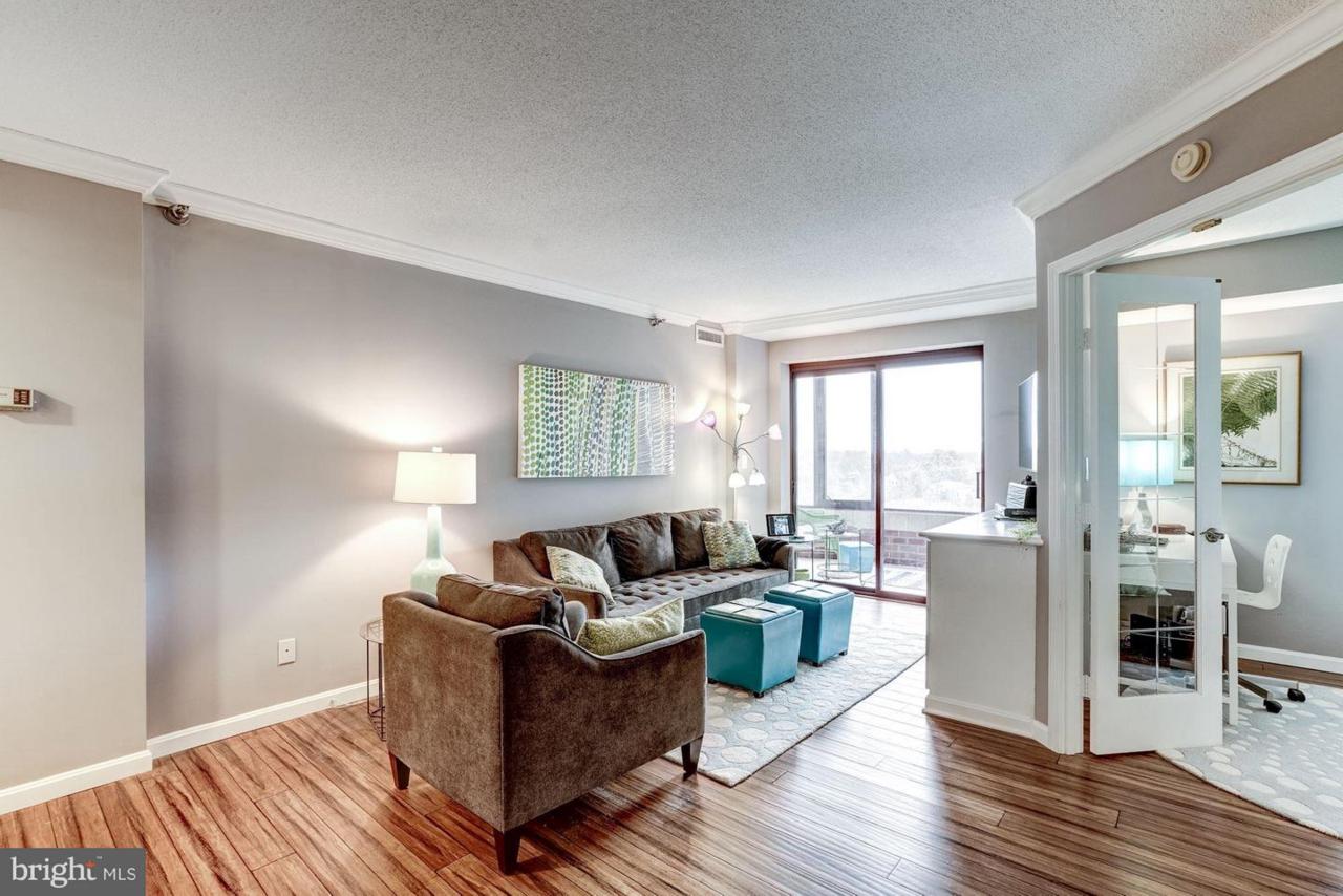 2400 Clarendon Boulevard - Photo 1
