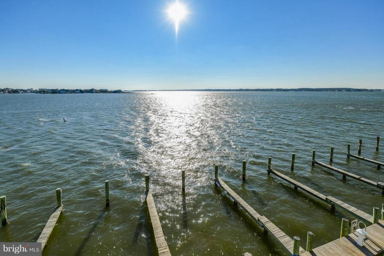 423 Bayshore Drive - Photo 1